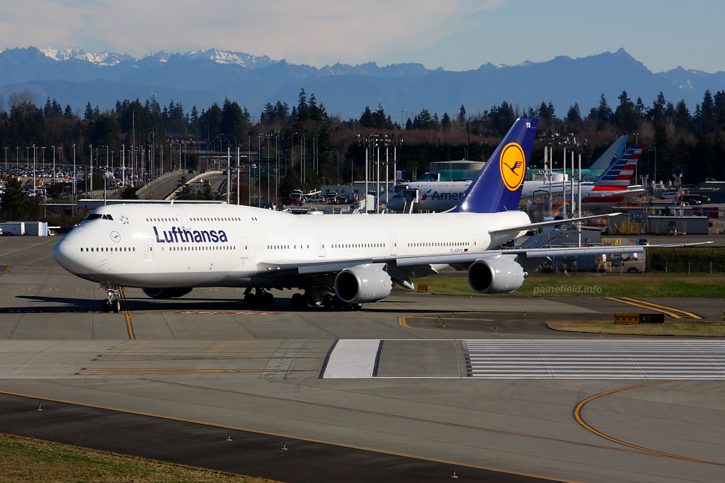 Lufthansa 747-8i D-ABYS at Paine Field