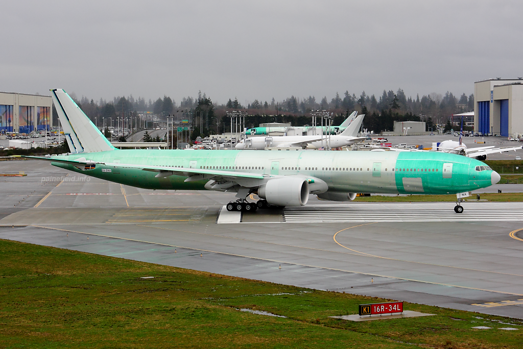 Singapore Airlines 777 9V-SNA at Paine Field