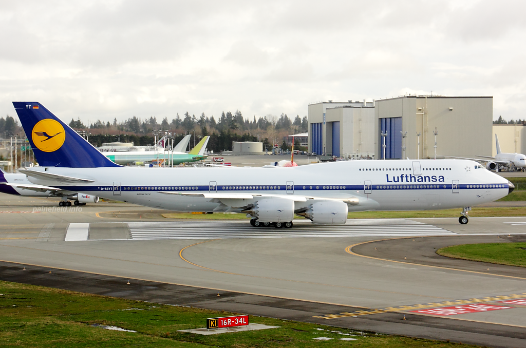 Lufthansa 747-8i D-ABYT at Paine Field
