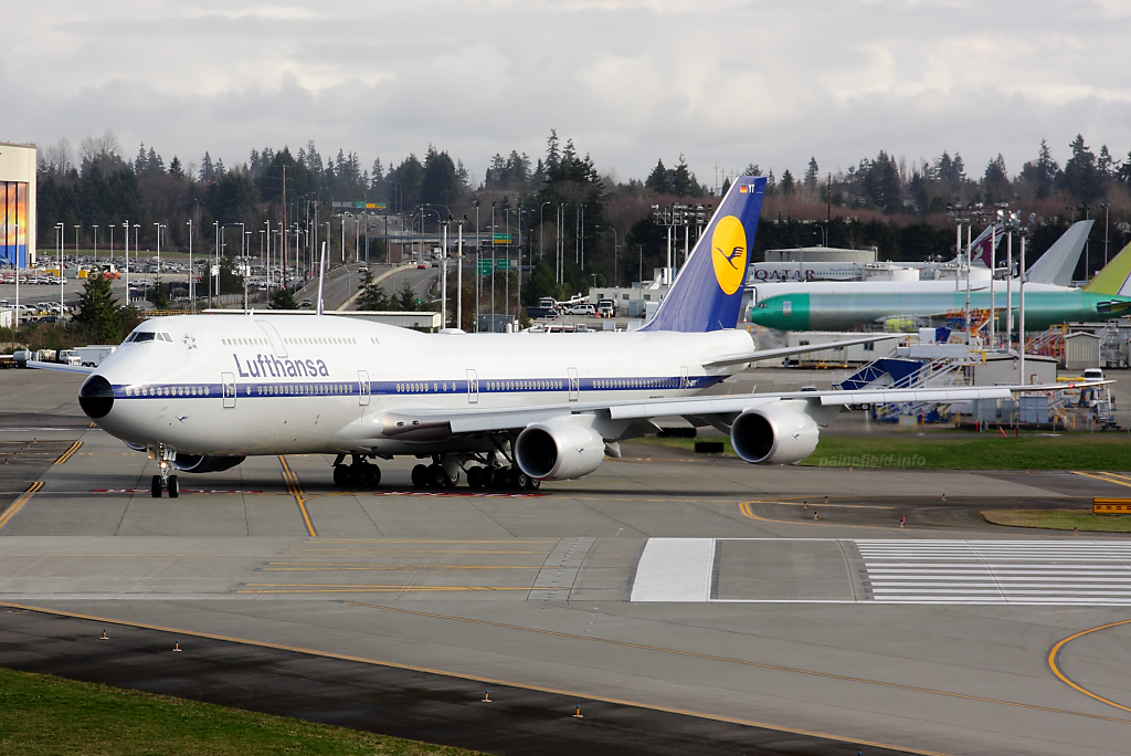 Lufthansa 747-8i D-ABYT at Paine Field
