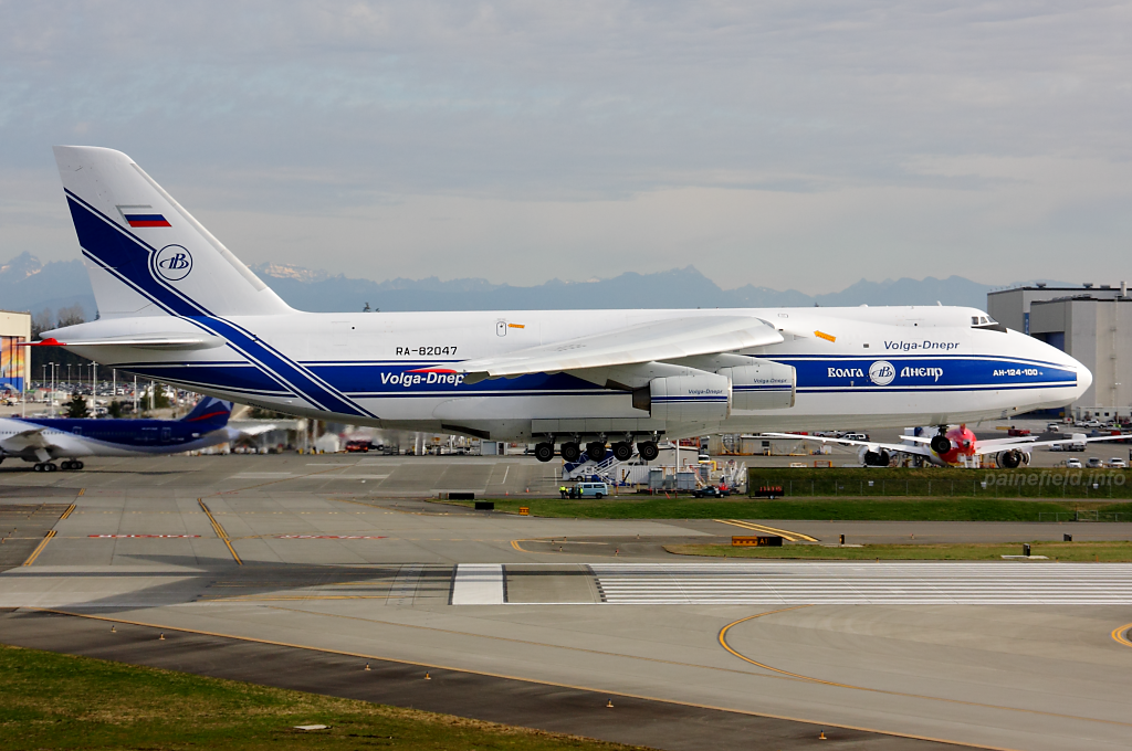 An-124 RA-82047 at Paine Field