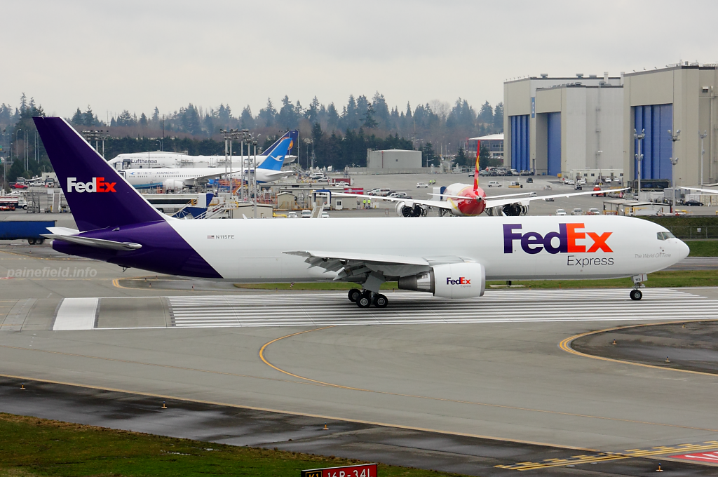 FedEx 767 N115FE at Paine Field